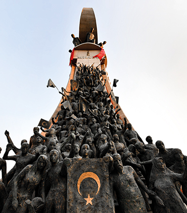 15 Temmuz Şehitler Anıtı